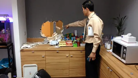 ตีนแมวทุบผนังขโมยของในออฟฟิศบนโรงแรมดังย่านรัชดาฯ