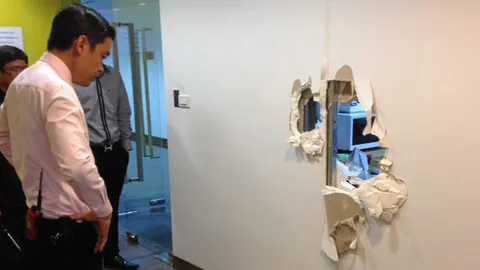 เจาะผนังโรงแรมดัง ลักเงิน 7 บริษัท 1 แสน