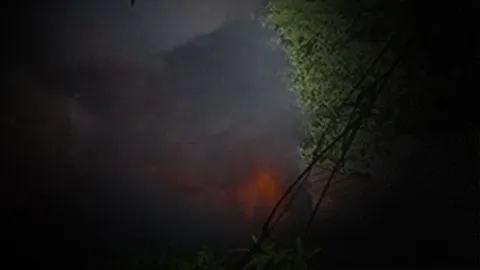 โจ๋เสียสติ มีดไล่ฟันแม่ ซ้ำเผาบ้านตัวเอง