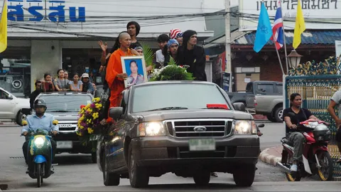 คดีไม่คืบ! ญาตินำศพแห่หาพ่อเมืองสุราษฎร์ฯ ร้องความเป็นธรรม
