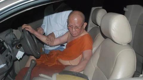 ล้อมจับเจ้าอาวาสวัดดังสุราษฎร์ฯ เมาซิ่งกระบะ