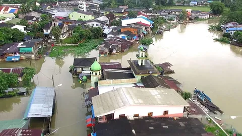 นราฯ ฝนหยุดตก แต่แม่น้ำโก-ลกยังล้นตลิ่ง 