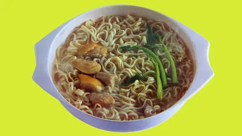 ชีวิตไม่สำเร็จรูป! ผัวหิวข้าวเมียจะให้กินมาม่า น้อยใจผูกคอลาโลก