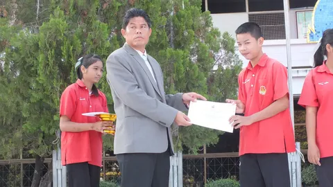 ยกย่องเด็กดี 3 นร.เก็บเงินหล่นหน้า ร.ร.คืนเจ้าของ