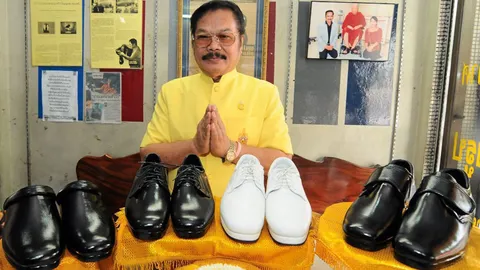 รอทูลเกล้าฯ