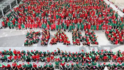 สยามพารากอน ทุบสถิติโลกรวมพลซานต้าเอลฟ์ส