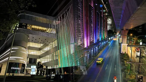 เปิดจักรวาลแห่งความสุข ต้อนรับเทศกาลคริสต์มาส