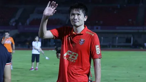 แข้งมังกรไฟเหมา 4 รางวัลทิ้งทวนไทยลีก