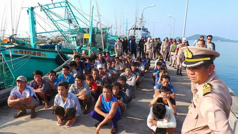 สกัด7เรือญวน รุกน่านนํ้าจับงู