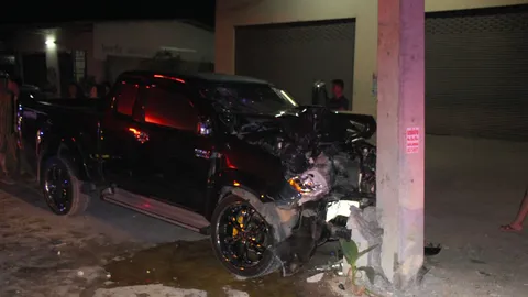 ซิ่งปิ๊กอัพหลับในเสยท้ายรถบรรทุกบาดเจ็บสาหัส