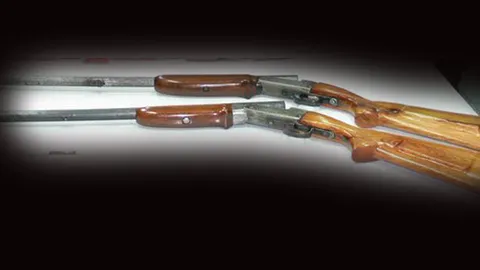 เรื่องขี้หมา! เฒ่ายัวะคว้าปืนลูกซองซัลโวข้างบ้านดับ 1 สาหัส 1