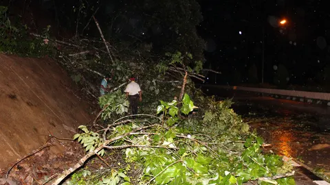 ฝนถล่มหลายชั่วโมง 'เบตง' จมน้ำกลางดึก 