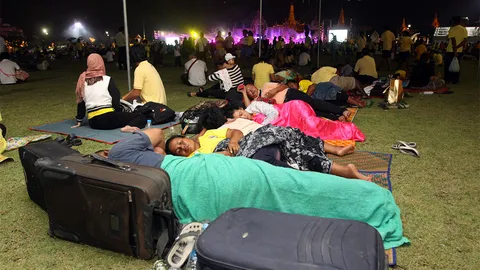 แห่จองที่นั่งข้ามคืน รับเสด็จฯ ออกมหาสมาคม