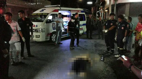 โจ๋สุดโหด! ยิงคู่อริจนล้มกลางถนน ถอยรถทับอีก 2 รอบ ดับ 1 เจ็บ 1