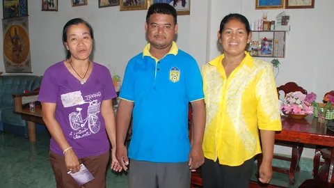 สาวใหญ่ซึ้งน้ำใจหนุ่มใบ้ นำกระเป๋ามีเงิน 7 หมื่นมาคืน ไม่สนรางวัล