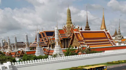 โปรดเกล้าฯให้ "พระบรมฯ" เสด็จฯพิธีตรึงหมุดธง-พระราชทานธงชัยเฉลิมพล