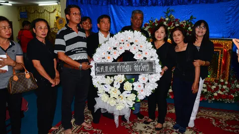 ศพแกนนำเสื้อแดง ถึงเชียงใหม่ ทักษิณ ส่งพวงหรีดร่วมงาน