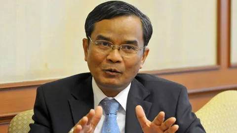  นิพิฏฐ์ เซ็ง รมว.เกษตรฯ เลื่อนนัดถกปมยางฯตก เป็น17ธ.ค.