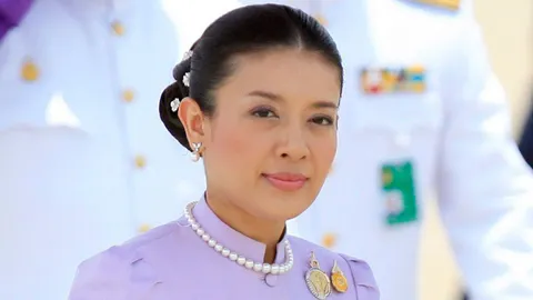 ยันไม่ได้โกนหัวบวชชี ศรีรัศมิ์! แค่นุ่งขาว-ห่มขาว