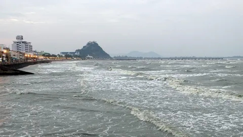 อุตุฯเตือนอีก ลมแรงห้ามออกทะเล-อ่าวประจวบฯน้ำขุ่น  