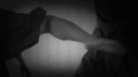 สุดโหด! 2 โจรพัทยา เตะหน้าหญิงมัคคุเทศก์สลบ-ปล้นทรัพย์