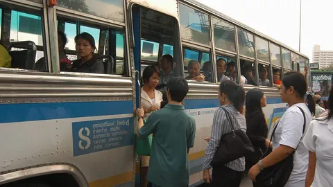 ขสมก.จัดรถเสริม รับมือเมล์ร่วมหยุดวิ่ง จี้ขอขึ้นค่าตั๋วรถร้อน 10 บ.