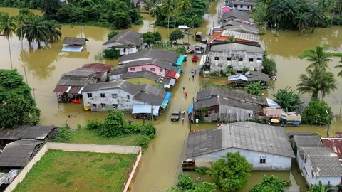 น้ำท่วมนราฯ ยังหนัก หลังเรือบรรทุกน้ำมันรั่วไหลกลางทะเล