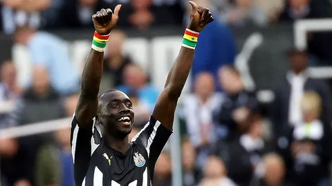 'ซิสเซ" ใจดี!  เปิดบ้านรับแฟนทูน อาร์มี ฉลองคริสต์มาส