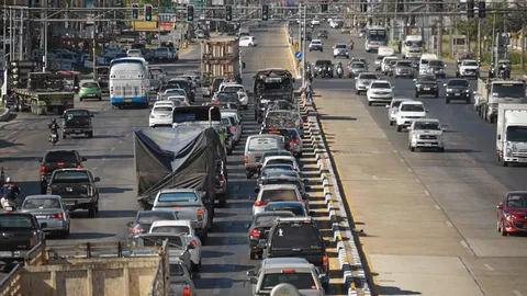 แห่กลับบ้าน ฉลองปีใหม่  เหนือ-อีสานติดหนึบ