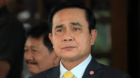 ปลัด กห.นำ ผบ.เหล่าทัพ นายทหารชั้นผู้ใหญ่ อวยพรปีใหม่ นายกฯ