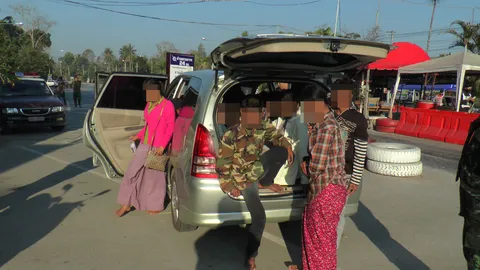 อึ้งตามกัน! เก๋งคันเดียวอัดต่างด้าว 28 คน