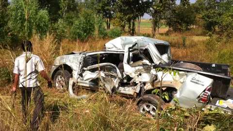  ม้าเหล็กขยี้ปิกอัพ ลุง-หลาน ดับ 1 สาหัส 1 ที่อุดรฯ