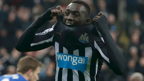 'เอฟเอ' แบน 'ซิสเซ' 3 นัดฐานชักศอกใส่โคลแมน