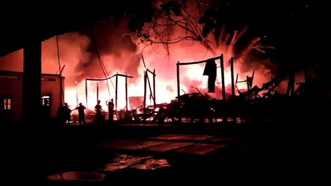 ไฟไหม้อาคารยุทธภัณฑ์ สมัย ร.4 ค่ายภาณุรังษี วอด2หลัง