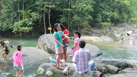 พัทลุง นักท่องเที่ยวแห่เที่ยวน้ำตกไพรวัลย์ 