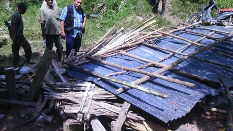 ผวา! โขลงช้างป่าเบตง บุกพังข้าวของชาวบ้านเสียหายยับ