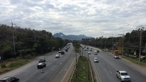 คนแห่เที่ยวปีใหม่วังน้ำเขียว สัมผัสอากาศหนาว ทำโคราชเงินสะพัด