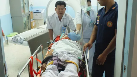 ตะลุมบอนกลางวงเหล้า  หลานคว้าถังแก๊สทุบหัวลุงแน่นิ่งเจ็บสาหัส