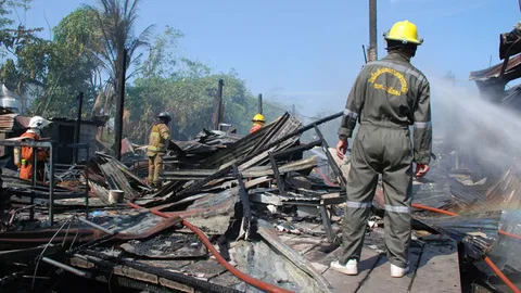 ไฟไหม้โรงงานผลิตคูลลิ่ง สูญกว่า 5 ล้านบาท