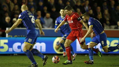 'เจอร์ราร์ด' รับเหมา ! 'หงส์' ปาดเหงื่อ บุกเชือด 'สมัน' 2-1 