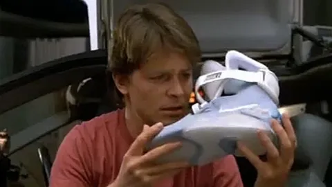 ไนกี้ จ่อเปิดตัว 'Air MAG' รองเท้า 'เจาะเวลาหาอดีต 2' (ชมคลิป)