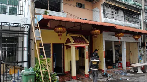 ไฟไหม้ตําหนักเทพจีน ควันรมคนขับตุ๊กๆดับ