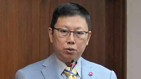บวรศักดิ์ หนุนประชามติ รธน.ใหม่ โยนนายกฯชี้ขาด