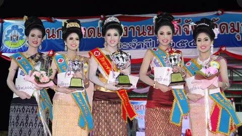 'น้องปุ๊กปิ๊ก' สาวอ.ดอนตาล คว้ามงกุฎ ธิดากาชาดมุกดาหารปี 58 