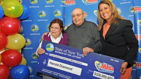 อดีตครูฝรั่งวัย 80 ถูกหวยหมื่นล้าน สูงสุดในประวัติศาสตร์นิวยอร์ก