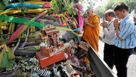 พระเกจิดังทำพิธี ย้ายจุดเซ่นไหว้ผีโค้ง100ศพ