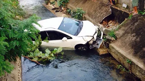 สลด! พ่อเฒ่าวัยดึกพัทลุง ถอยเก๋งลูกชายชนภรรยาคู่ชีวิต ดับอนาถ