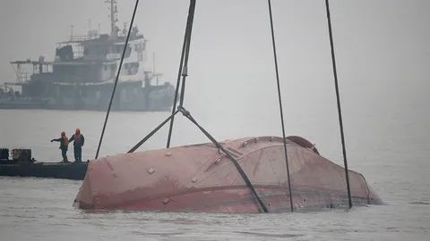 เรือจีนล่มในแม่น้ำแยงซีเกียง ดับ 22 ศพ