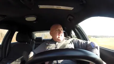 เทย์เลอร์ สวิฟต์มีอาย!! คุณจ่าลิปซิงก์ 'Shake it off' สะเด่ามาก (ชมคลิป)