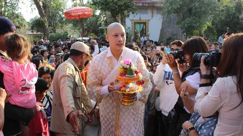 บวช ‘พระเคน ภูภูมิ’ คนแน่นวัด! ได้ฉายา ‘ภูมิธัมโม’  